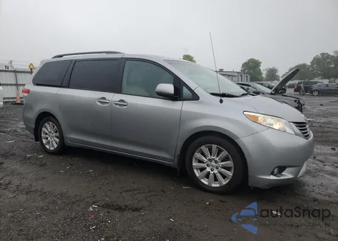2013 Toyota Sienna Xle z USA, uszkodzony, nr VIN 5TDDK3DCXDS059559